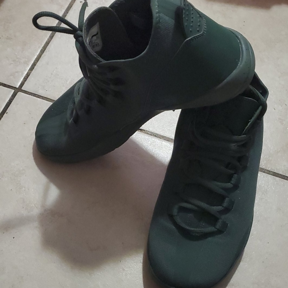 Jordan Reveal Baseball Sneaker